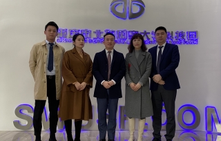 12月1日，戴德梁行重庆公司总经理魏晓龙一行4人到访重庆市产学研合作促进会，与常务副理事长陈洁交流座谈。