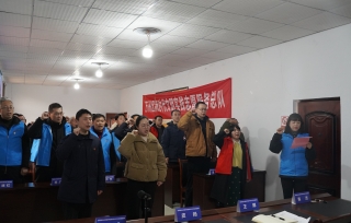 2021年12月15日，在恒合土家族乡凤安社区会议室开展了特色联合党建活动。