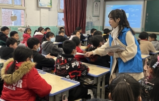2021年12月15日，在恒合民族中心小学，举办了“青少年放飞科学梦想”科普讲座。