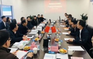 2020年11月9日，重庆市科技经济融合消费品产业专家服务队专家前往重庆海润绿色科技集团有限公司举行产学研合作交流座谈会。