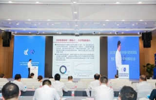 2022年6月30日，潘复生院士在两江协同创新区为干部群众作“新一代储能材料”专题科学讲座。