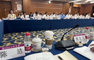 2024年5月15日上午，市产学研合作促进会副理事长陈洁受邀参加在重庆科技大学举行的重庆科技创新与产业融合发展研究院建设研讨会。