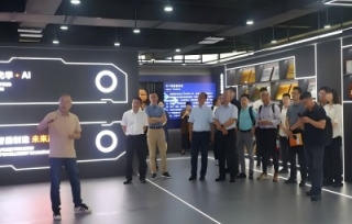2024年9月24日上午，中国产学研合作促进会组织“科创中国”新一代信息技术科技服务团专家在重庆两江新区开展调研并召开科技创新对话座谈会。